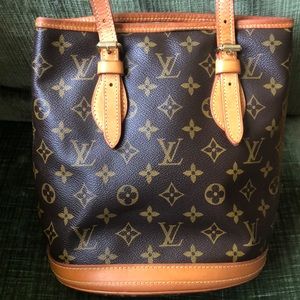 Gorgeous Louis Vuitton bucket pm